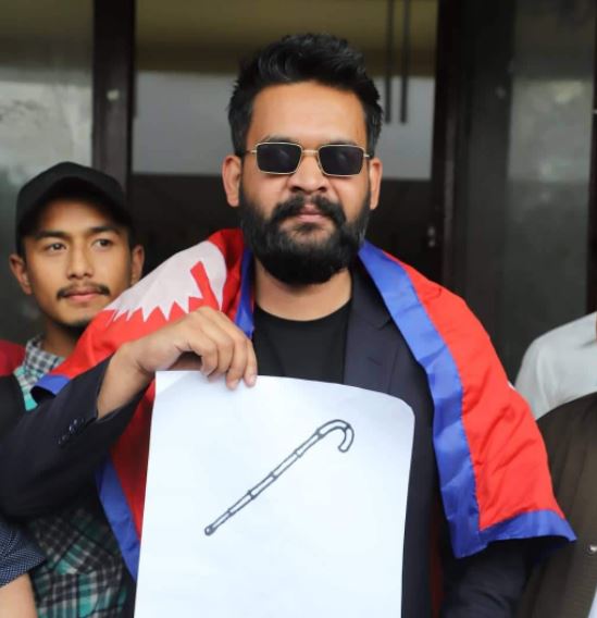 लाैराे पाएपछि बालेनले भने- बुढाबुढीलाई टेकाउन मिल्ने, भ्रष्टाचारीलाई सेकाउन मिल्ने